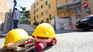 Incidente sul lavoro palazzo dell'Ater 20230904 IlCorrieredellacittà.com