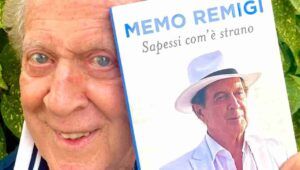 Memo Remigi con il suo libro