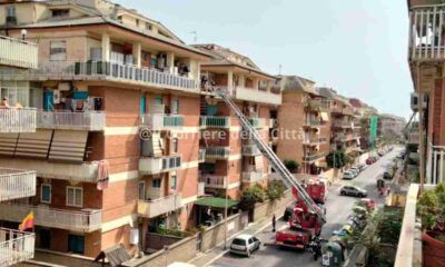 Parapetto a rischio crollo a Nuova Ostia