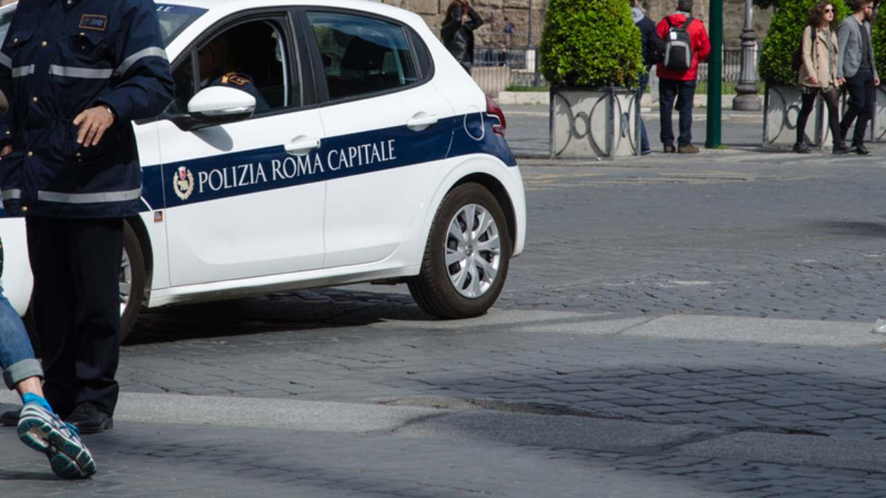 Aggressione polizia locale roma