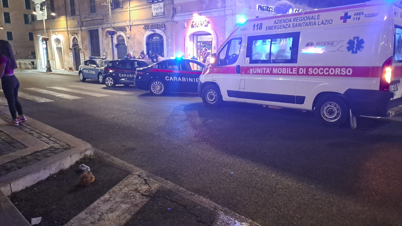 Ieri sera, alle 23 30, a Genzano si è verificata una rissa tra due gruppi. Volano botte, tavoli e sedie in piazza Frasconi.