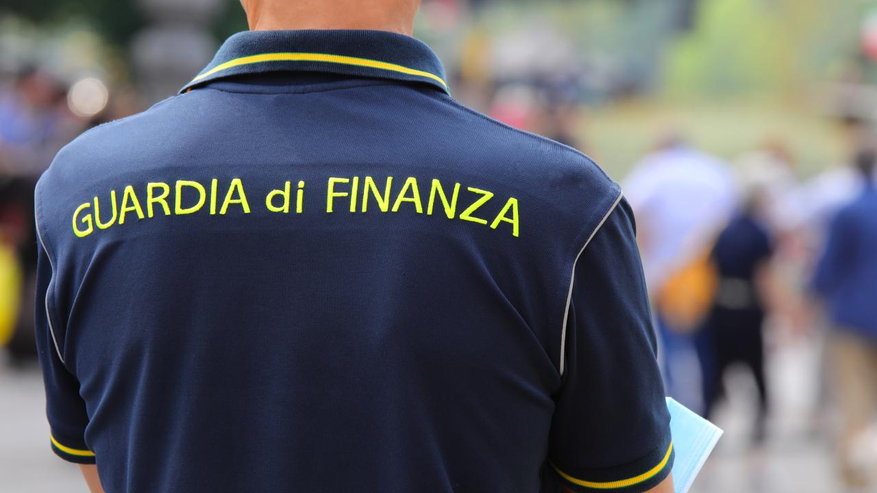 È online il concorso per la selezione dei futuri allievi delle Fiamme Gialle. Bando, scadenza, termini e come partecipare.