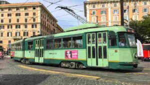 Il tram 19 continua a creare disagi ai residenti di via Ottaviano e limitrofi. Convogli vecchi, che generano rumori e vibrazioni.