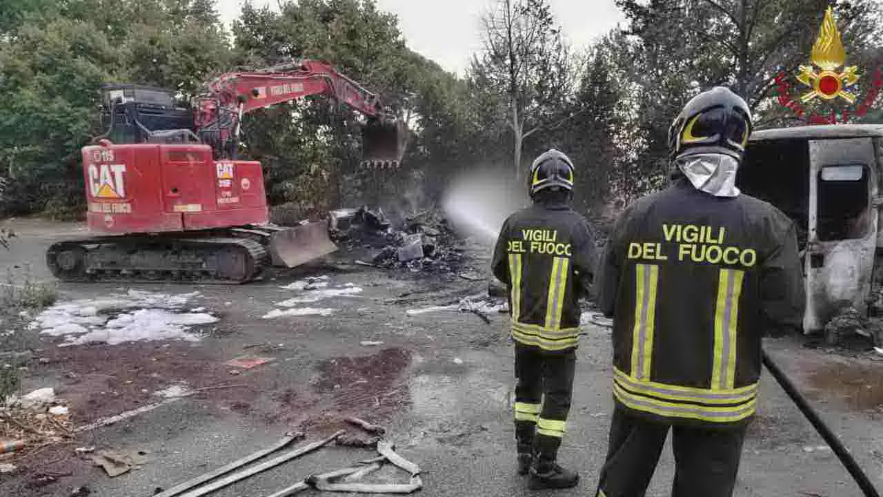 incendio discarica via cervara