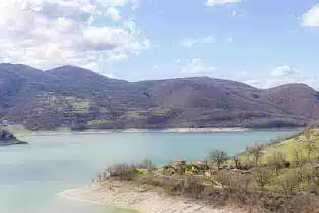 lago turano