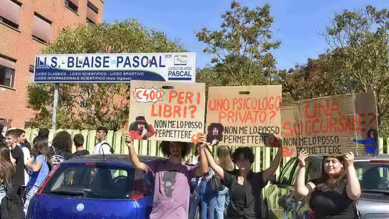 protesta pomezia studenti