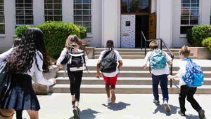 Il ritorno a scuola degli studenti nel Lazio e a Roma, criticità ad Ostia e dichiarazioni dei politici comunali.