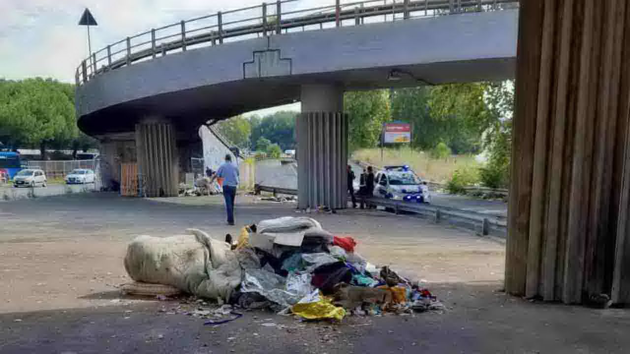 sgombero insediamento abusivo piazza delle crociate