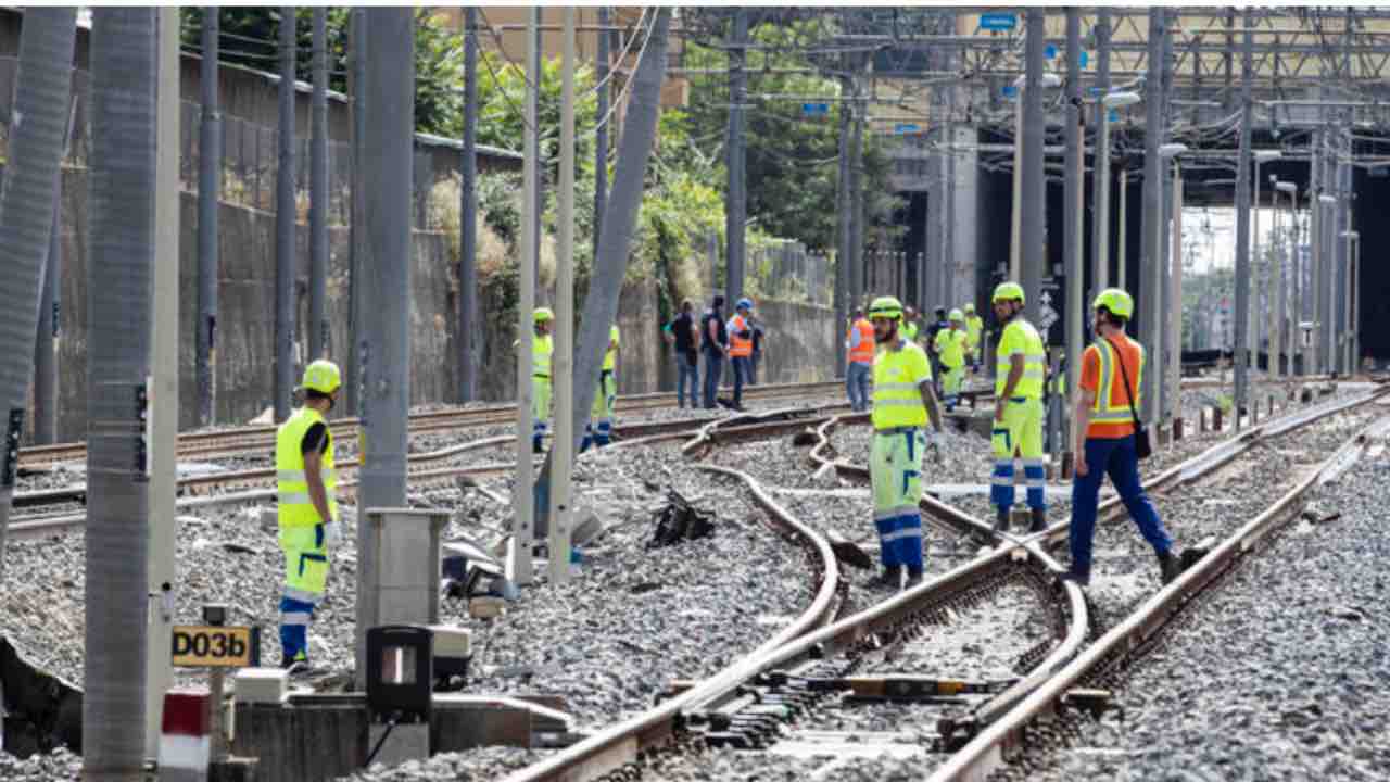 Roma, l'ultimo vagone del treno deraglia all'altezza della galleria Serenissima, 6 gli indagati per disastro ferroviario