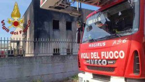 Capannone in fiamme a Fiano Romano