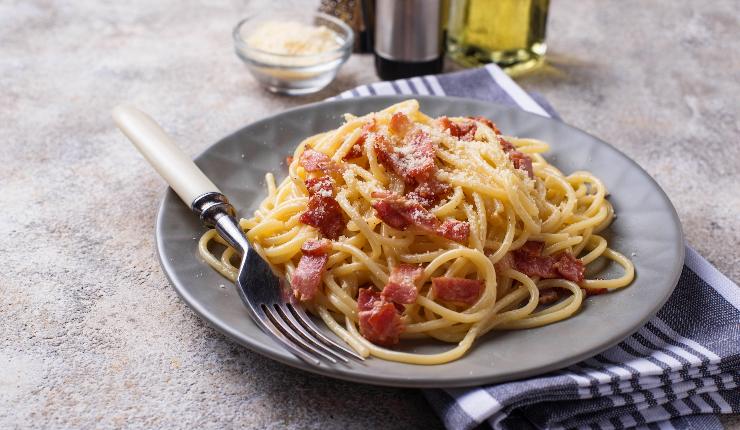 Carbonara cremosa e gustosa