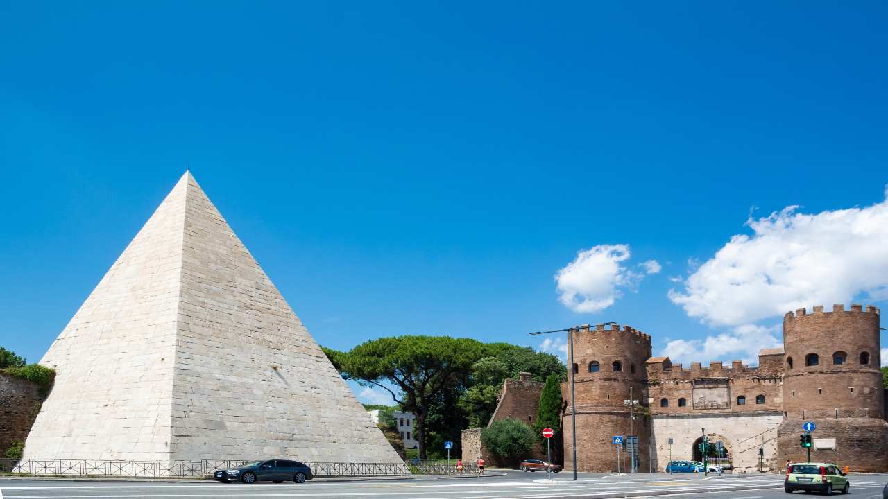 Piramide Cestia