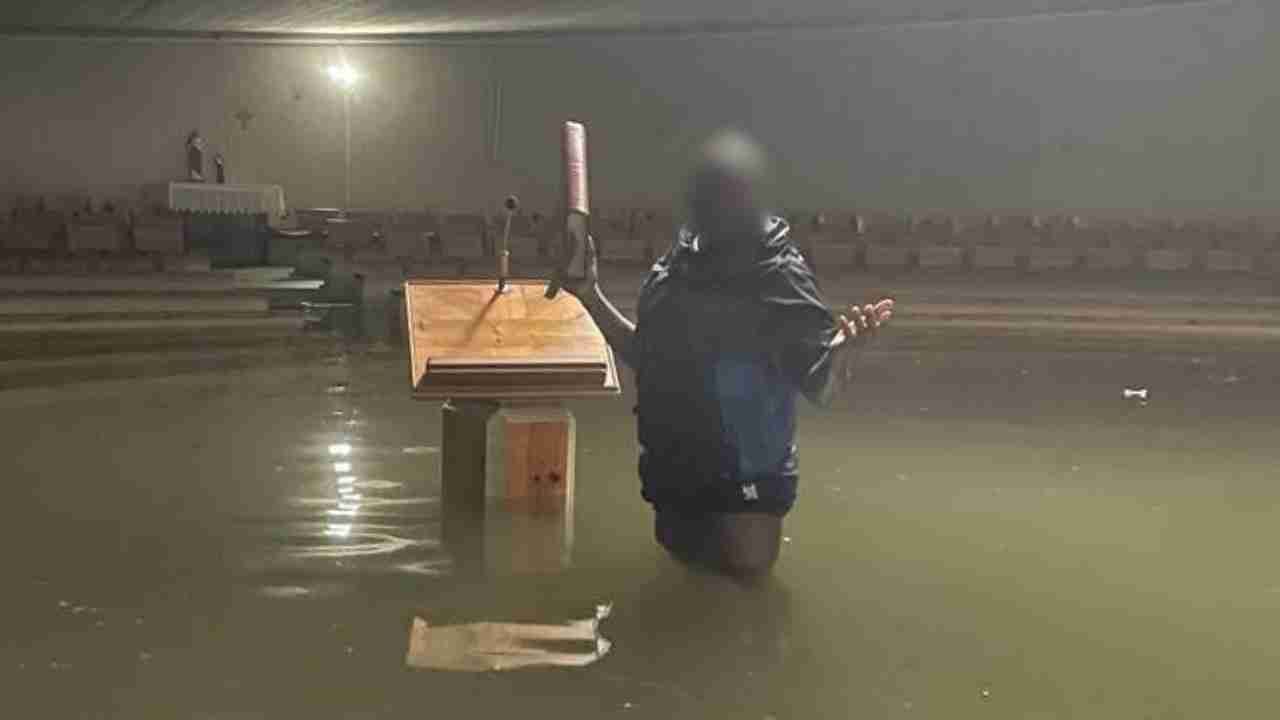 Chiesa Nostra Signora di Bonaria allagata a Ostia