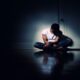 Il fenomeno degli Hikikomori in Italia: la storia di Angelo, da un rimprovero scolastico all'isolamento più nero