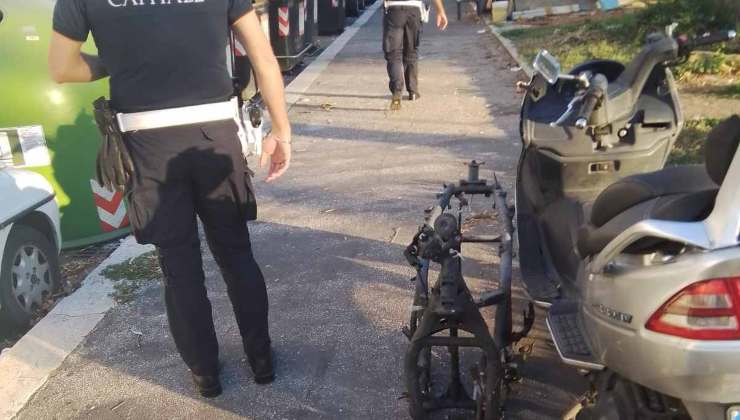 A Tor Bella Monaca è stato ritrovato uno scooter rubato. Il mezzo, con tutta probabilità, veniva utilizzato per furti e rapine.
