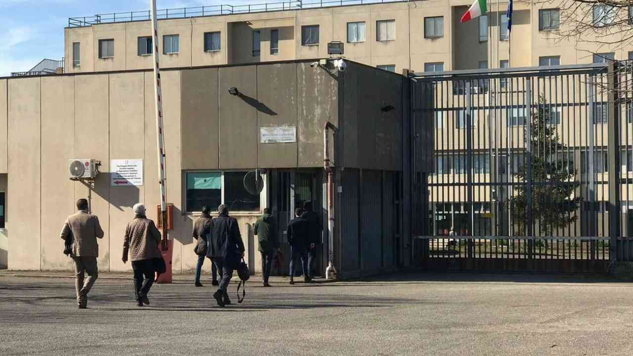 Dopo il sequestro di un agente presso il Mammagialla, la Fns Cisl Lazio torna a chiedere più personale nelle carceri.