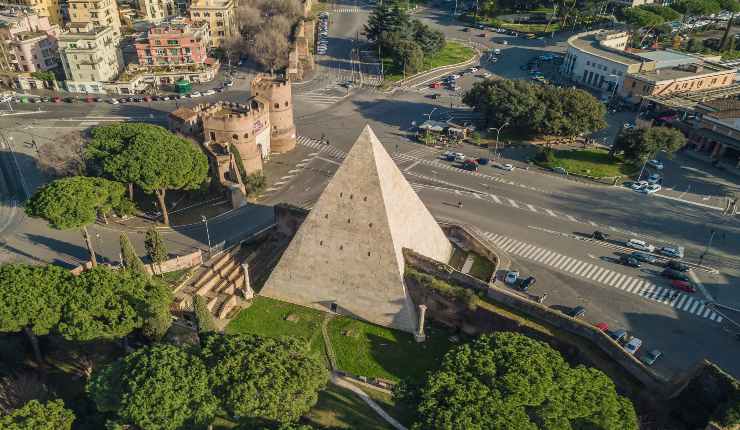 Piramide Cestia 