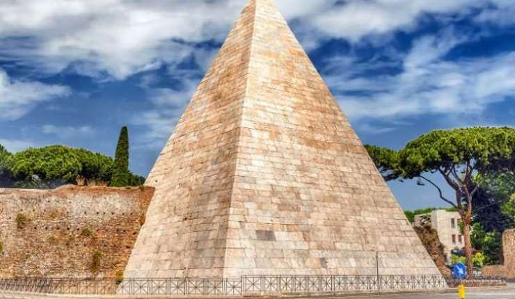 Piramide Cestia