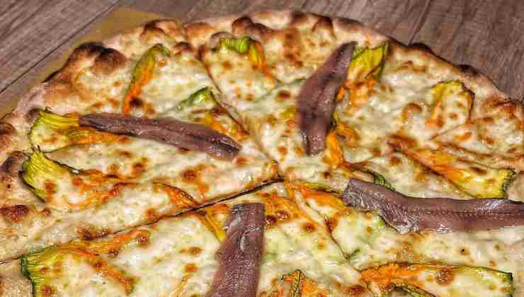 Pizza fiori di zucca e alici di Papanostro