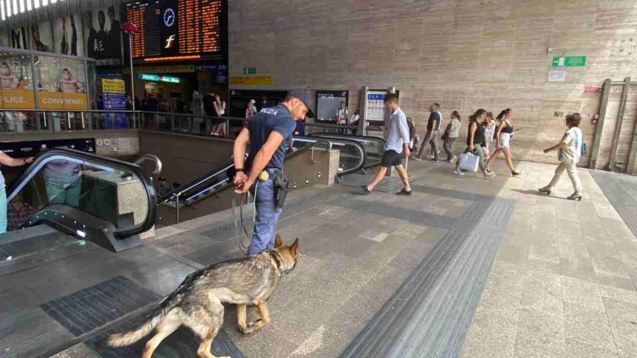Polizia cinofila dentro la Stazione Termini