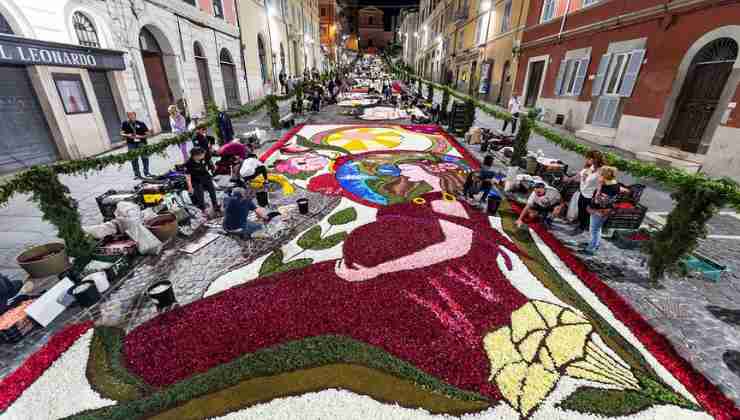 Posa dei petali a Genzano di Roma