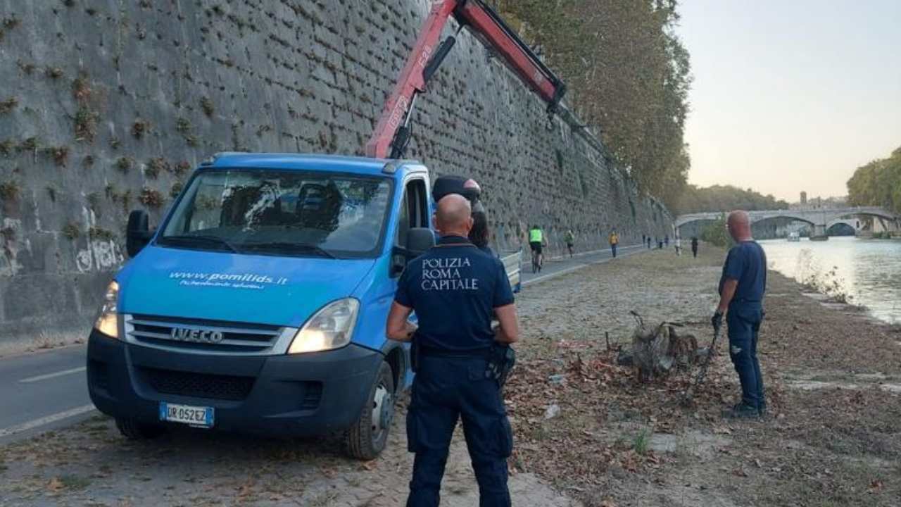 Rimozione rifiuti tevere 