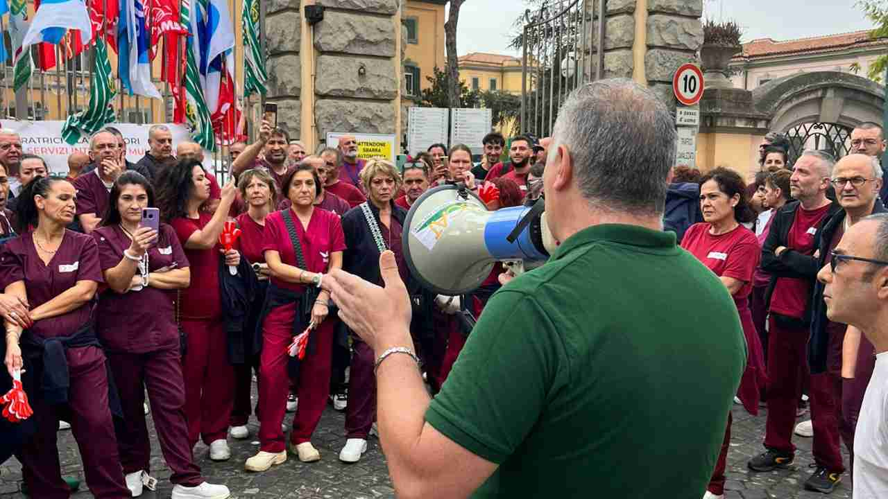 Sit-in sotto l'Ospedale San Camillo