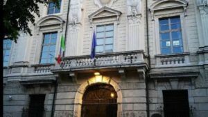 Presso il tribunale di Mantova si sta svolgendo il processo a carico della madre e del fidanzato di una 13enne che rimase incinta.
