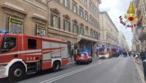 Incendio via del corso roma