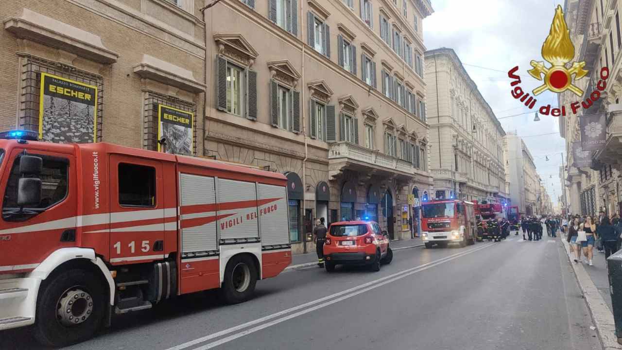 Incendio via del corso roma