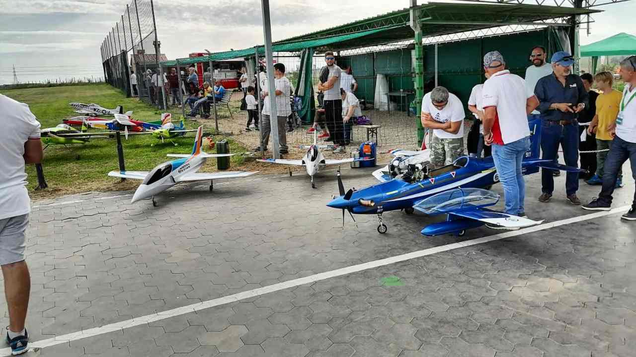 Air Show occhi al cielo bambini