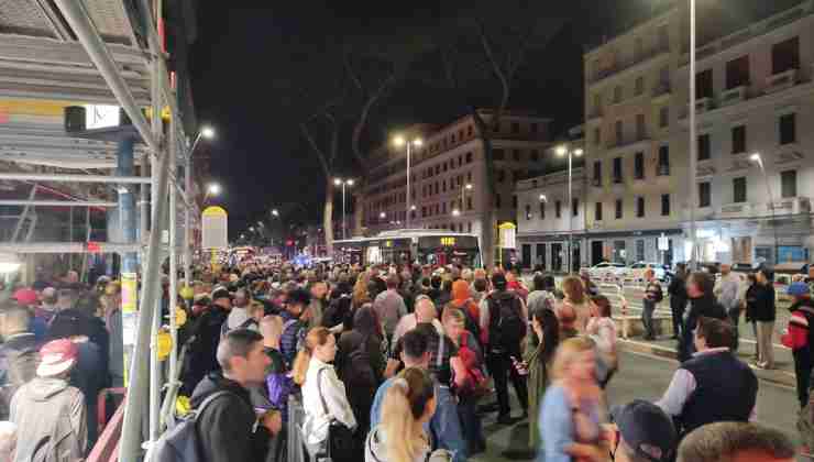 navette bus davanti San Giovanni per Metro A chiusa