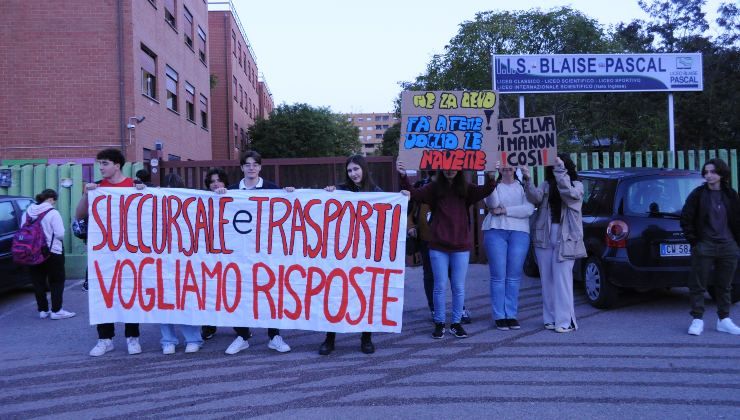 protesta studenti pomezia