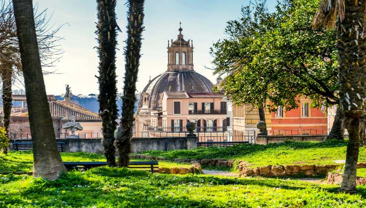 Uno scorcio di pace e natura all'interno dei giardini di Villa Aldobrandini nel cuore storico di Roma