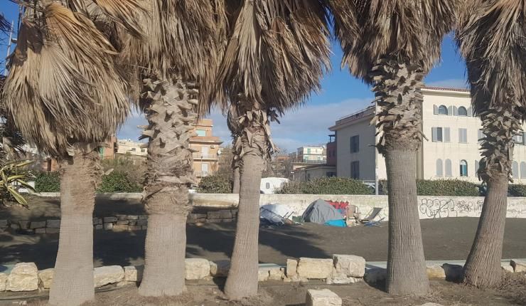 Accampamenti all'ex Faber Beach di Ostia