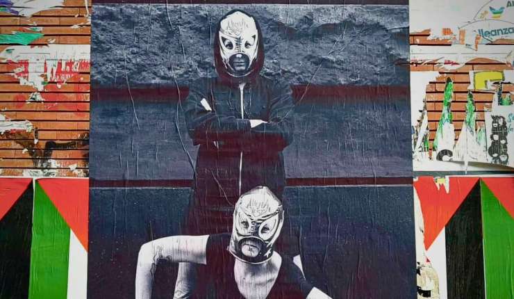 Donne con maschera a Roma