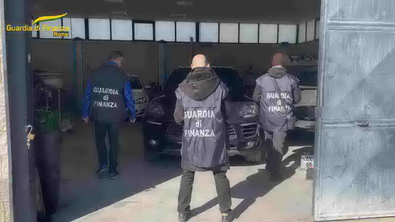 Guardia di Finanza, sequestro di beni a un carrozziere di Nettuno