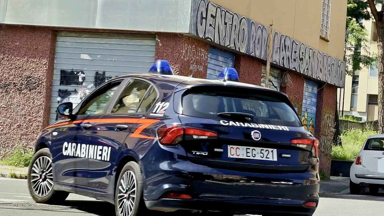 MONTE SACRO - Carabinieri impegnati nei controlli nel quartiere San Basilio a Roma