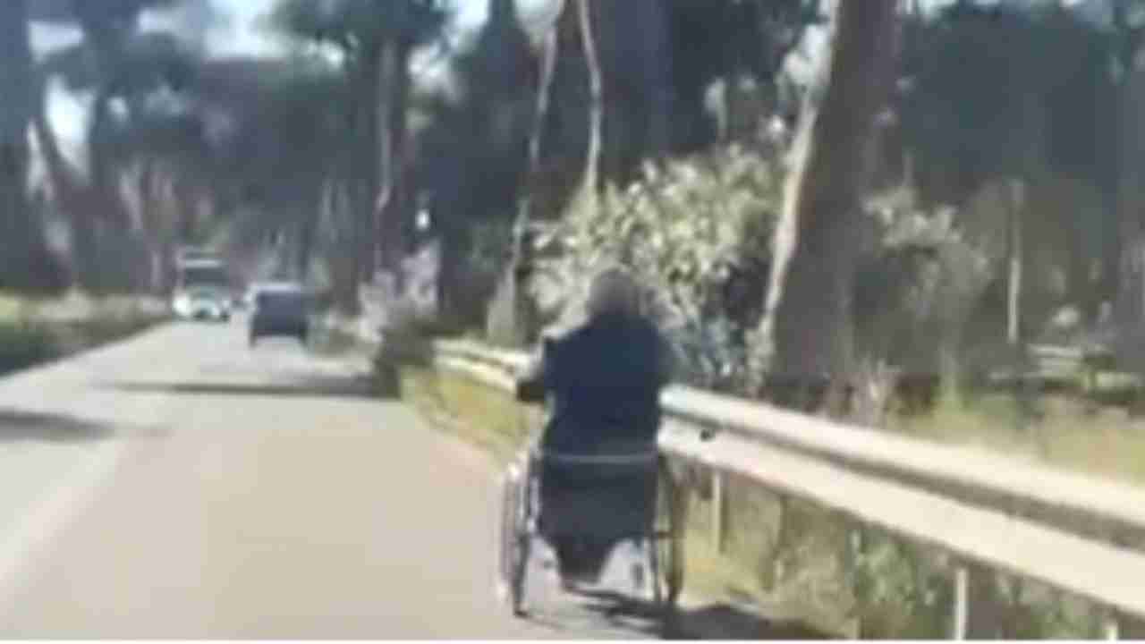 Persona disabile sull'Ostiense