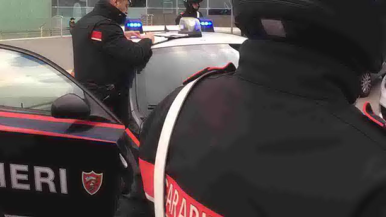 carabinieri arrestano coppia di spacciatori