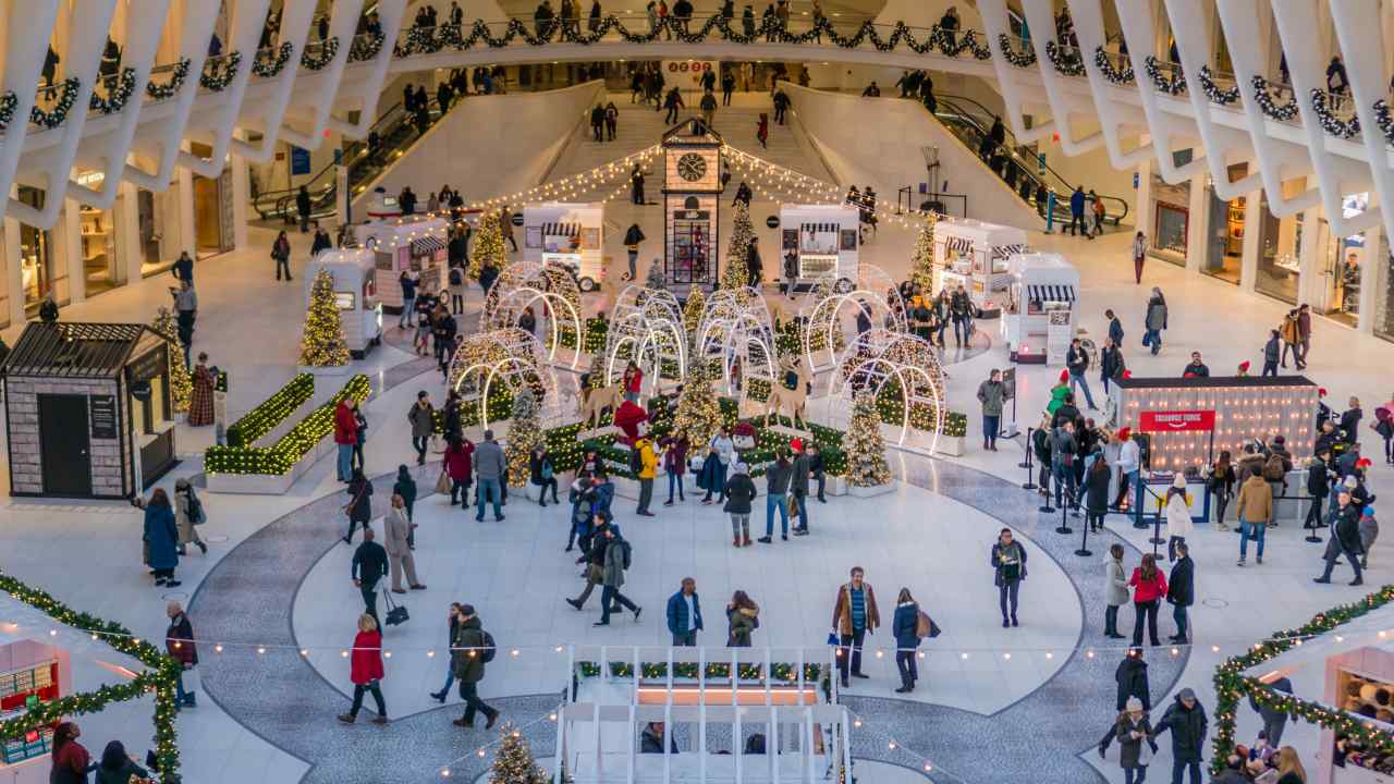 Centri commerciali e supermercati aperti oggi a Roma