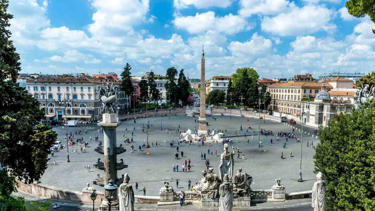 Come si chiamano le fontane che si trovano a piazza del popolo - www.ilcorrieredellacittà.com