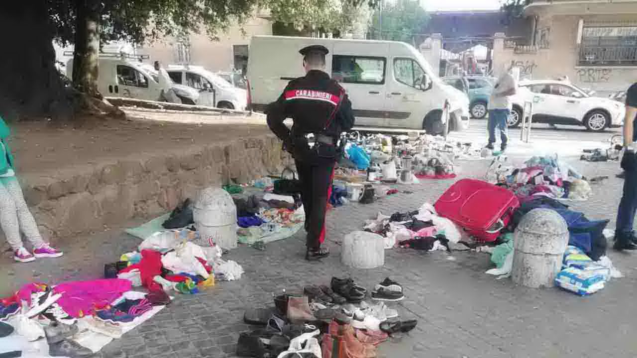 carabinieri venditori irregolari piazzale ostiense
