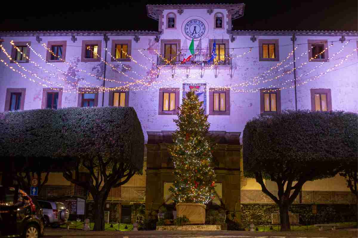 Albero di Natale davanti al Consiglio Comunale di Monte Compatri