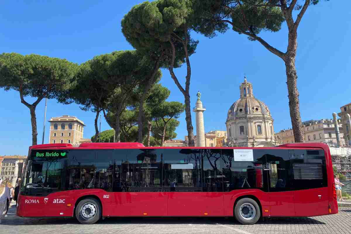 Autobus di Atac ai Fori Imperiali