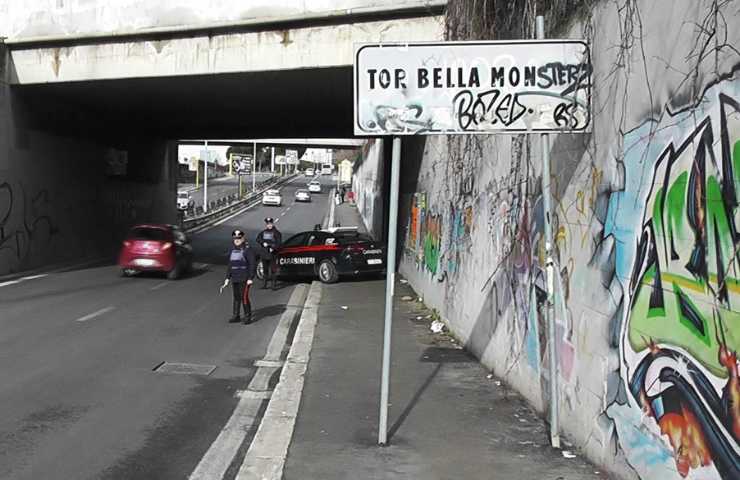 Carabinieri di pattuglia a Tor Bella Monaca