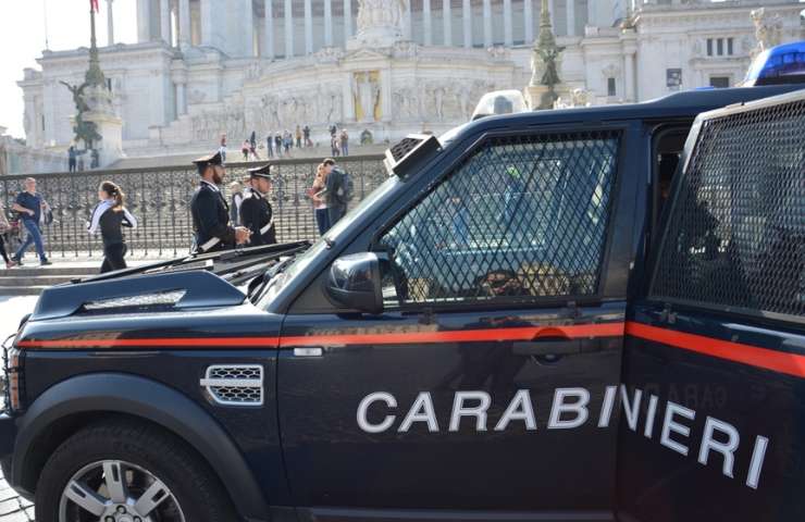 Carabinieri di pattuglia a piazza Venezia
