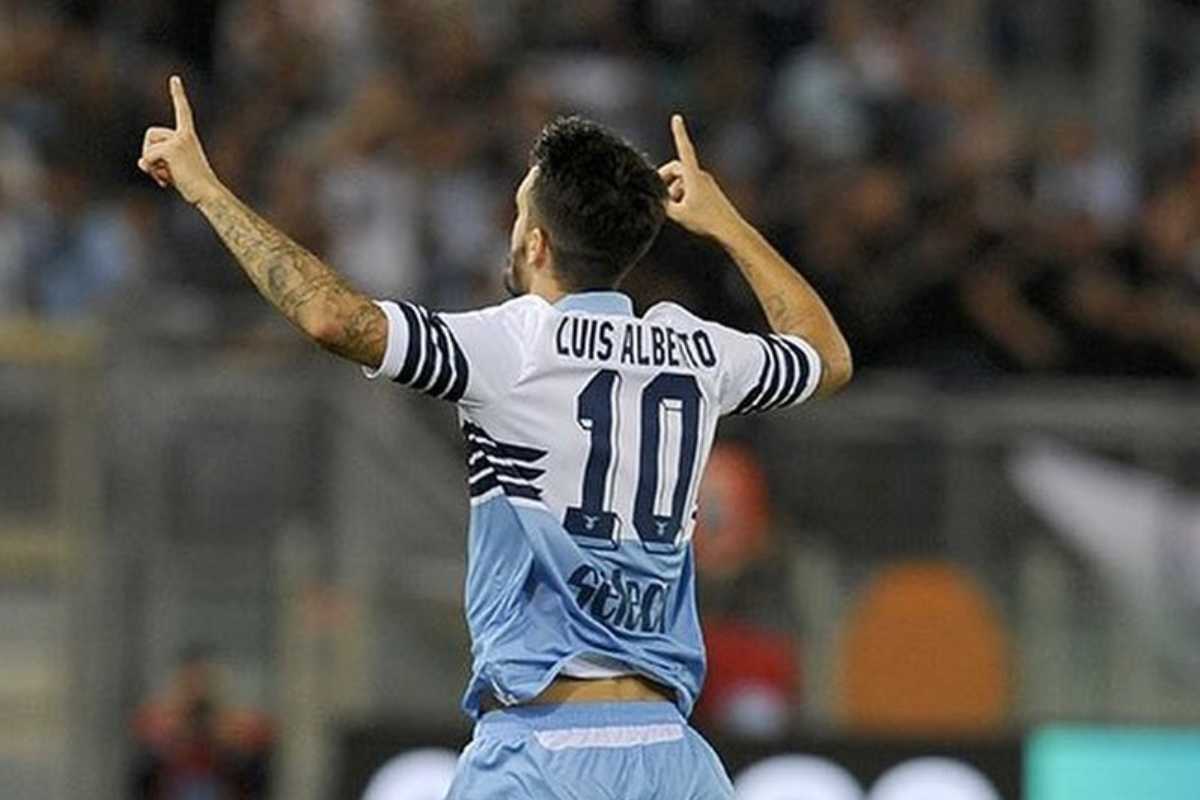 Luis Alberto in campo con la Lazio