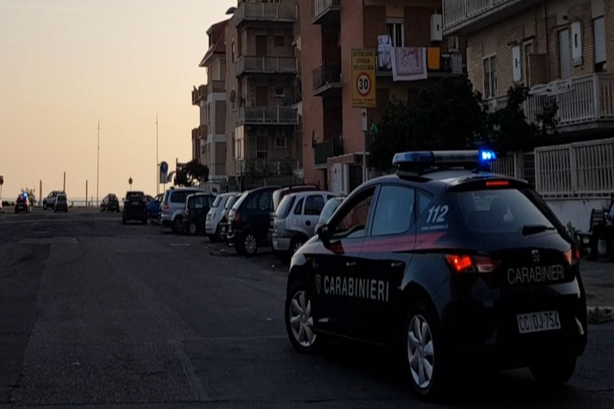 Controlli dei carabinieri a Ostia - www.IlCorrieredellacittà.com