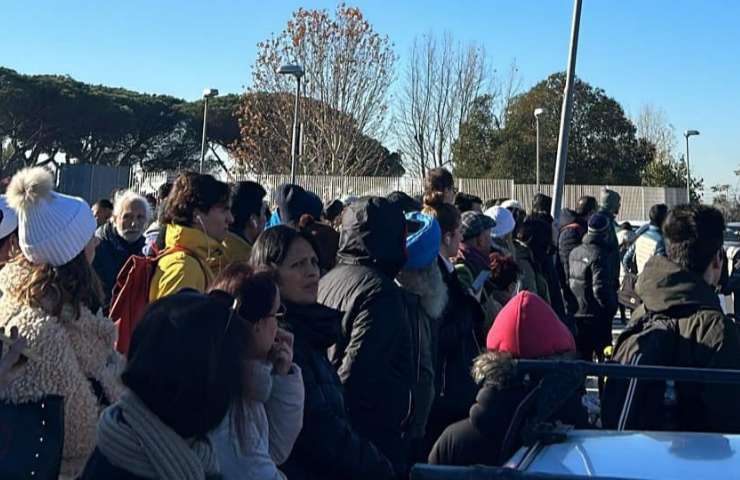 Pendolari infuriati fuori la MetroMare